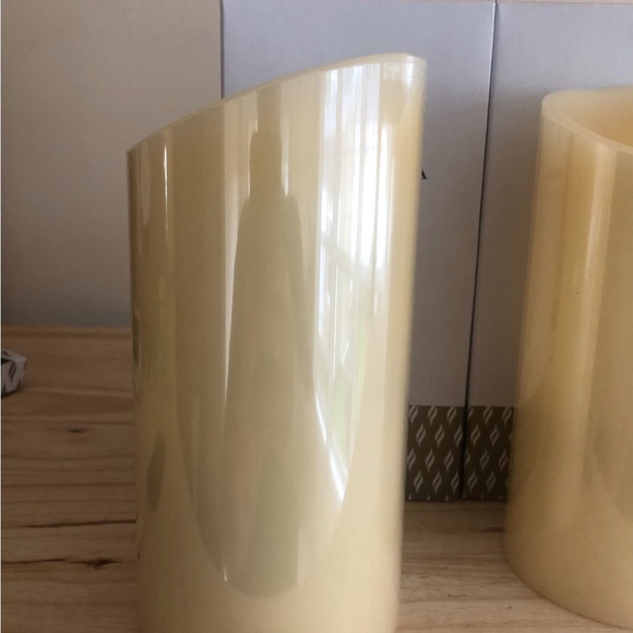 Luminara Flameless Electronic Candles set of 2- Ivory 7” with remote and timer - Picture 3 of 5